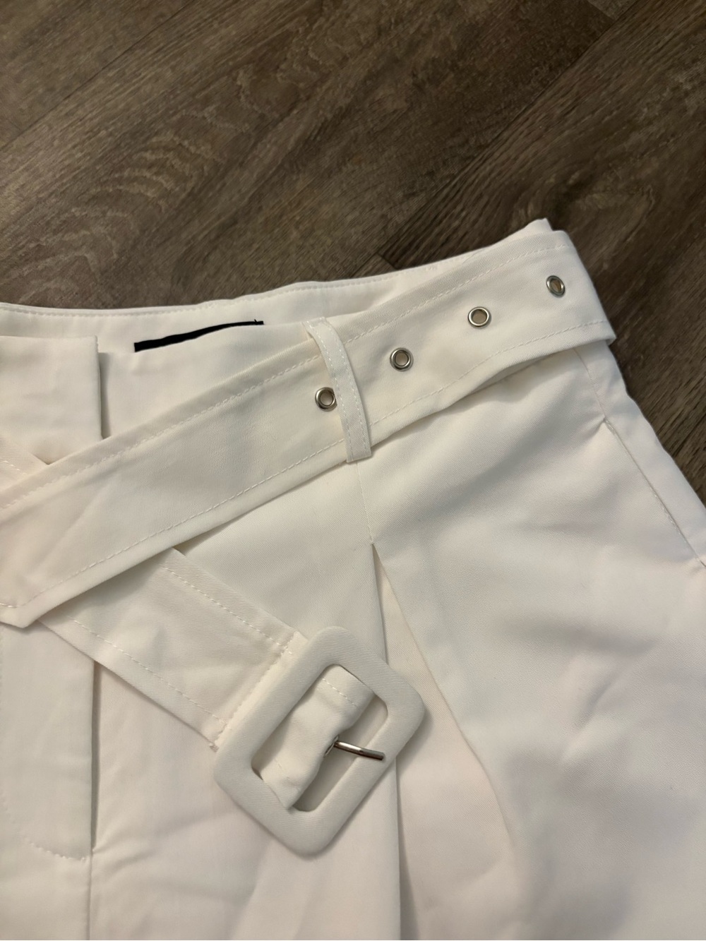 Sugarlips White High-Waist Belted Women's Shorts - Picture 2 of 4
